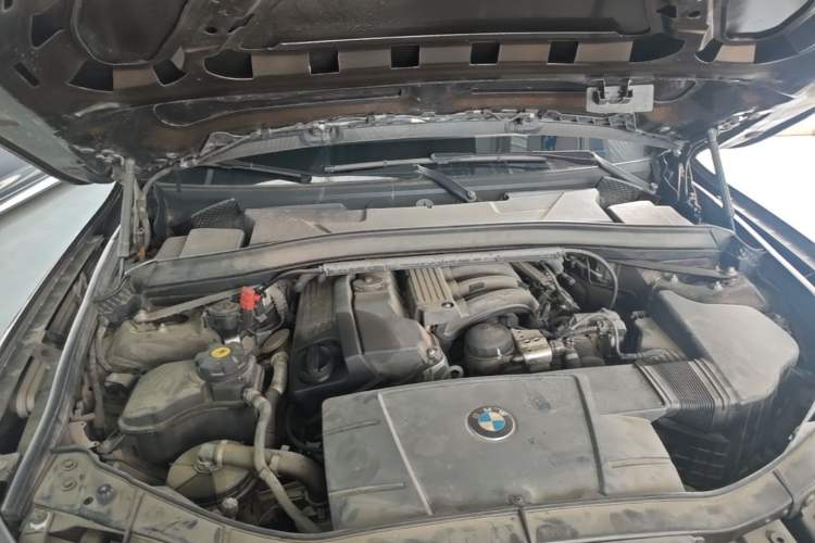 Used BMW X1 2012 sDrive18i Fashion Model Engine Bay