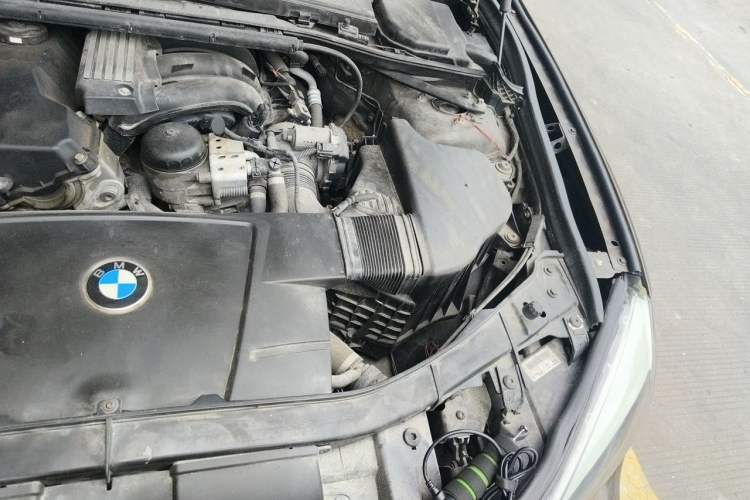 Used BMW X1 2012 sDrive18i Luxury Model Engine Bay Left