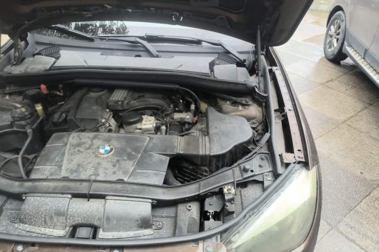 Used BMW X1 2012 sDrive18i Fashion Model Engine Bay Left