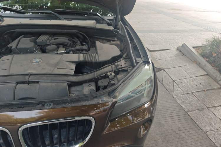 Used BMW X1 2012 sDrive18i Luxury Edition Engine Bay Left