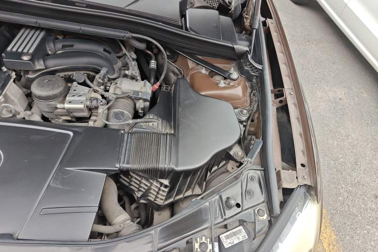 Used BMW X1 2012 sDrive18i Luxury Edition Engine Bay Left
