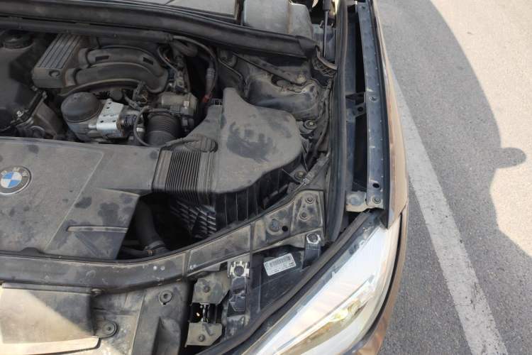 Used BMW X1 2012 sDrive18i Fashion Model Engine Bay Left