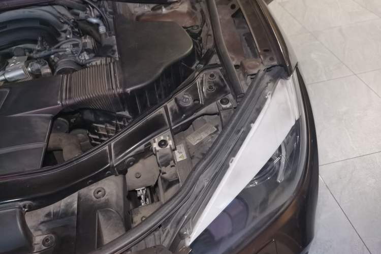 Used BMW X1 2012 sDrive18i Luxury Edition Engine Bay Left
