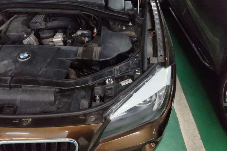 Used BMW X1 2012 sDrive18i Fashion Model Engine Bay Left