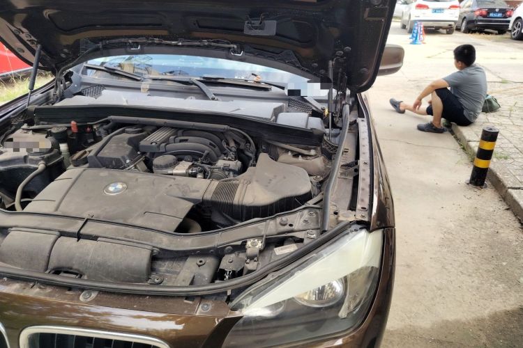 Used BMW X1 2012 sDrive18i Fashion Model Engine Bay Left