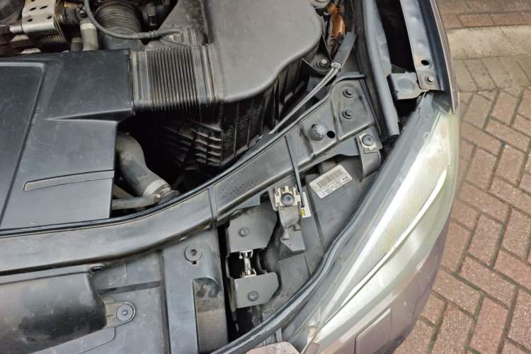 Used BMW X1 2012 sDrive18i Luxury Edition Engine Bay Left