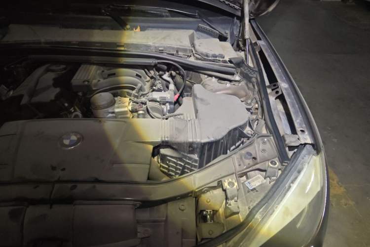 Used BMW X1 2012 sDrive18i Fashion Model Engine Bay Left