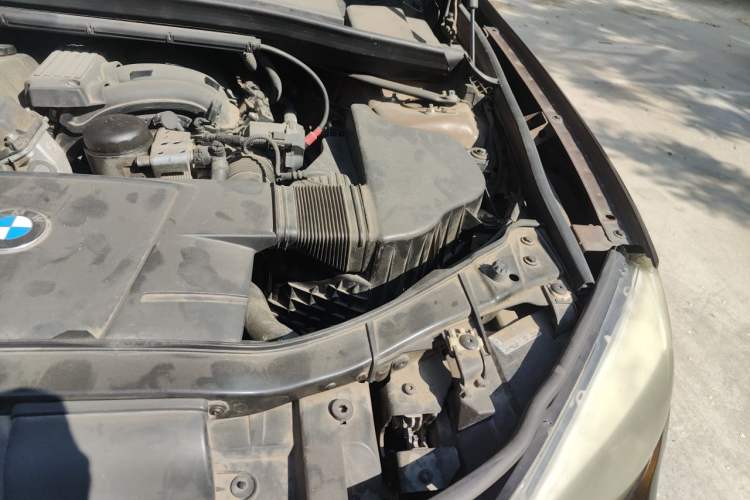 Used BMW X1 2012 sDrive18i Fashion Model Engine Bay Left