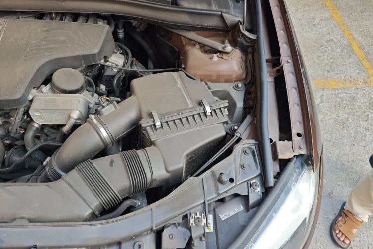 Used BMW X1 2012 xDrive20i Engine Bay Left