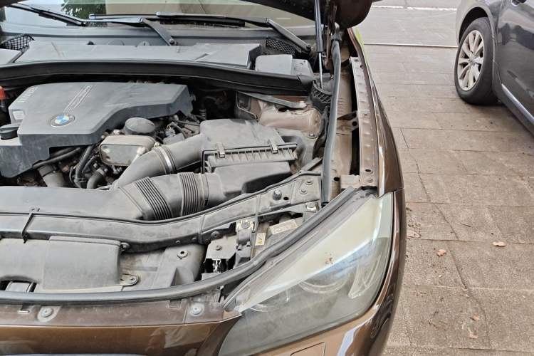 Used BMW X1 2012 xDrive20i Engine Bay Left