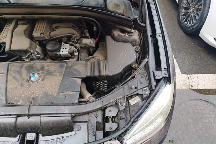 Used BMW X1 2012 sDrive18i Luxury Edition Engine Bay Left