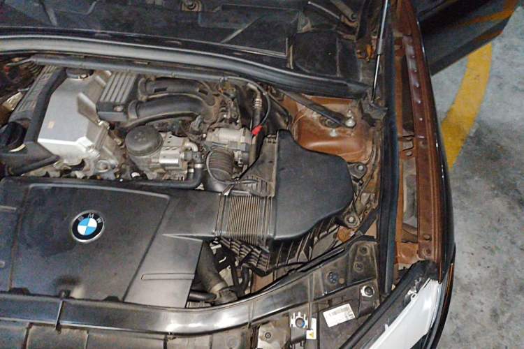 Used BMW X1 2012 xDrive28i Engine Bay Left
