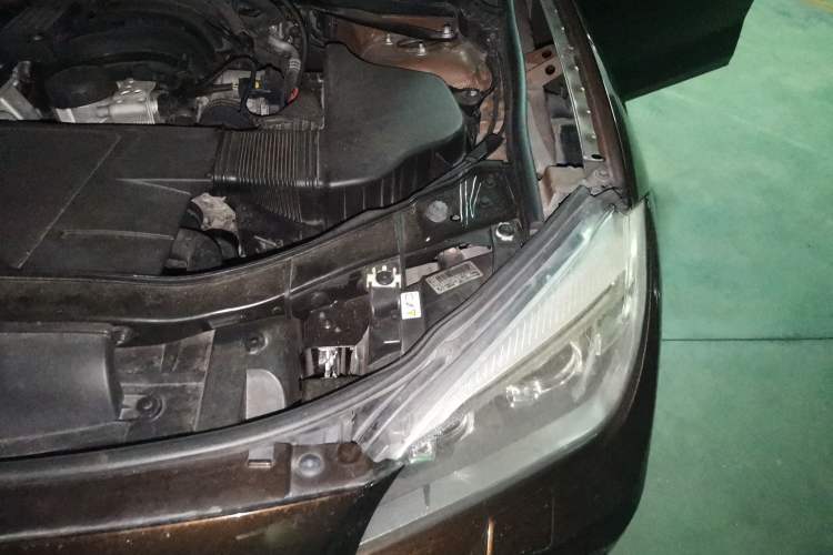 Used BMW X1 2012 sDrive18i Luxury Edition Engine Bay Left
