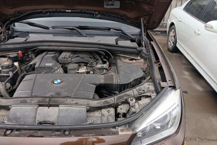 Used BMW X1 2012 sDrive18i Luxury Edition Engine Bay Left