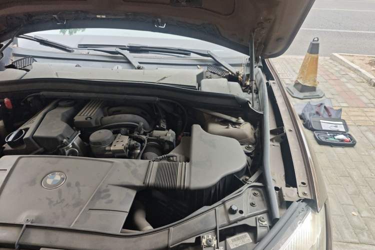 Used BMW X1 2012 sDrive18i Luxury Edition Engine Bay Left