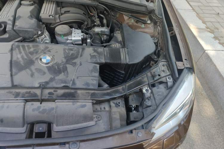 Used BMW X1 2012 sDrive18i Luxury Edition Engine Bay Left