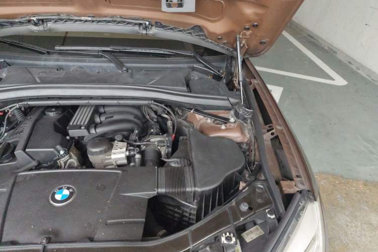 Used BMW X1 2012 sDrive18i Luxury Edition Engine Bay Left