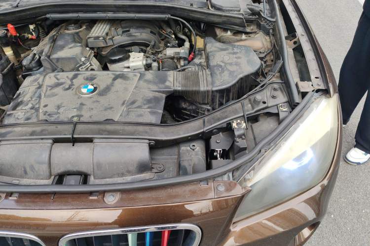 Used BMW X1 2012 sDrive18i Fashion Model Engine Bay Left