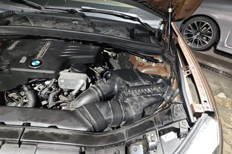Used BMW X1 2012 xDrive20i Engine Bay Left