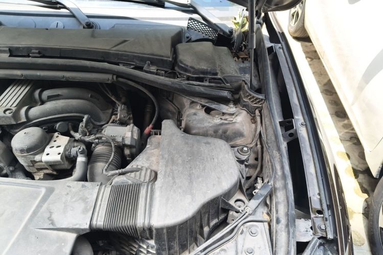 Used BMW X1 2012 sDrive18i Fashion Model Engine Bay Left