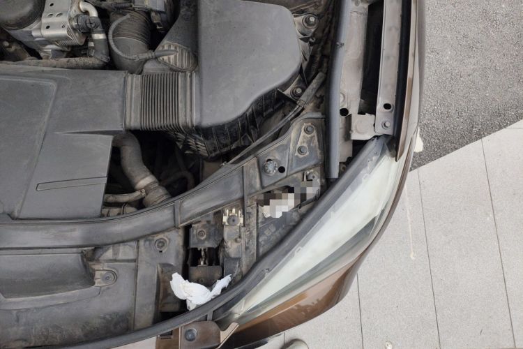 Used BMW X1 2012 sDrive18i Fashion Model Engine Bay Left