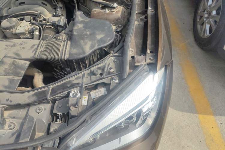 Used BMW X1 2012 sDrive18i Luxury Edition Engine Bay Left