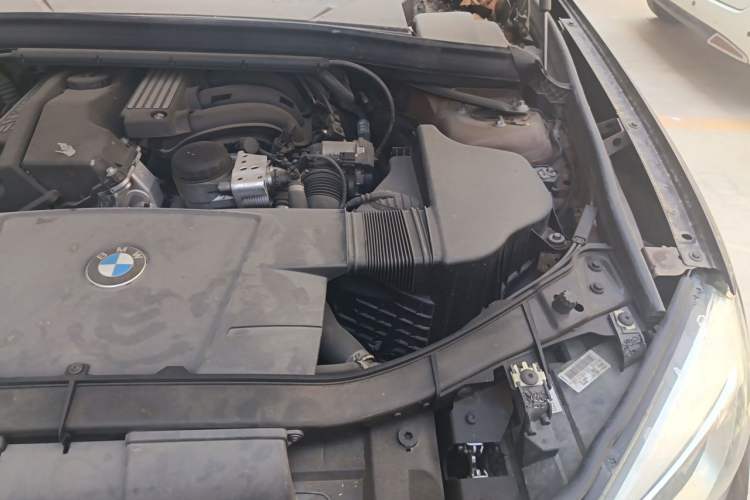 Used BMW X1 2012 sDrive18i Luxury Edition Engine Bay Left