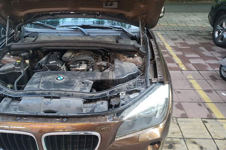 Used BMW X1 2012 sDrive18i Luxury Edition Engine Bay Left