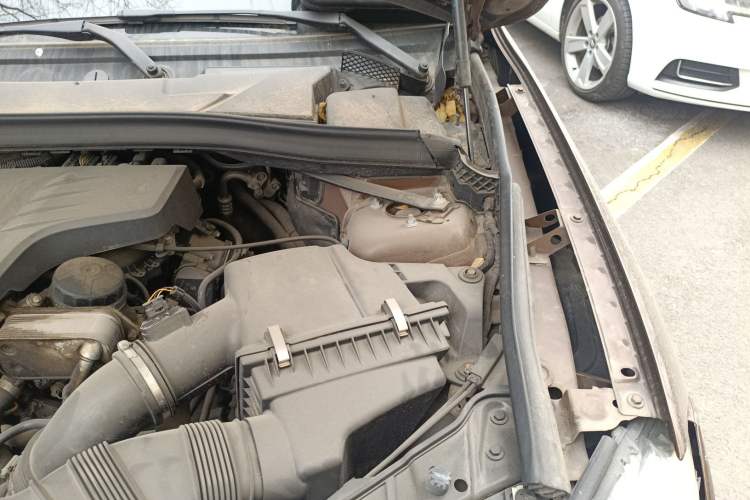 Used BMW X1 2012 xDrive20i Engine Bay Left