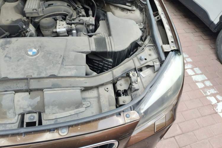 Used BMW X1 2012 sDrive18i Luxury Model Engine Bay Left