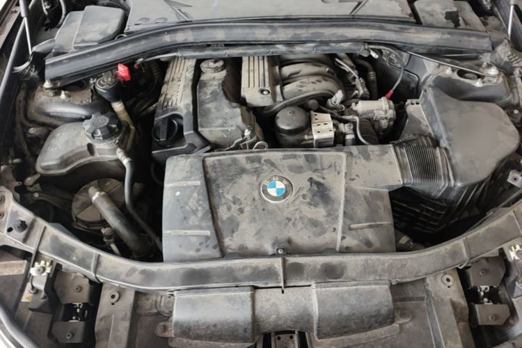 Used BMW X1 2012 sDrive18i Luxury Edition Engine Bay
