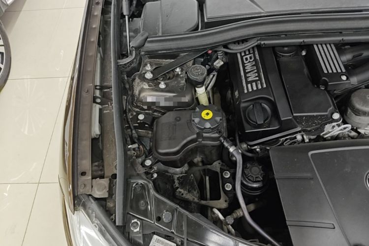 Used BMW X1 2012 sDrive18i Fashion Model Engine Bay Right