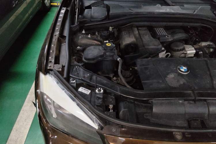 Used BMW X1 2012 sDrive18i Fashion Model Engine Bay Right