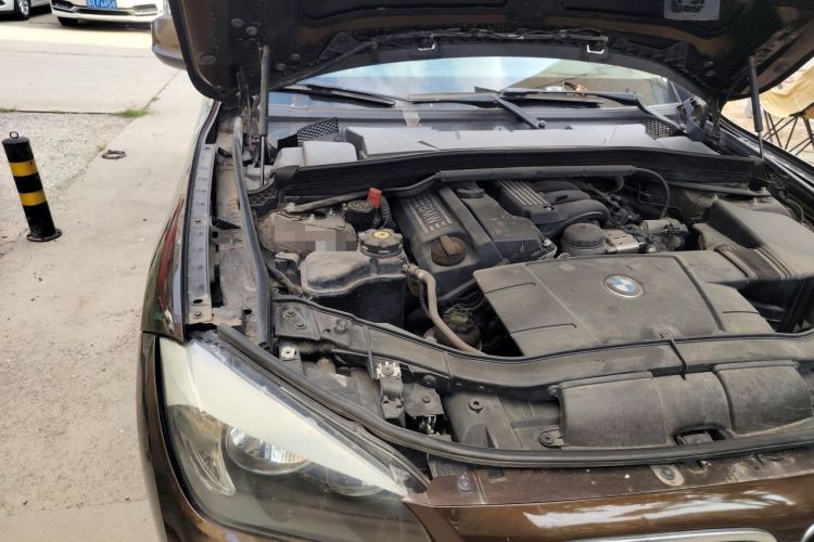Used BMW X1 2012 sDrive18i Fashion Model Engine Bay Right