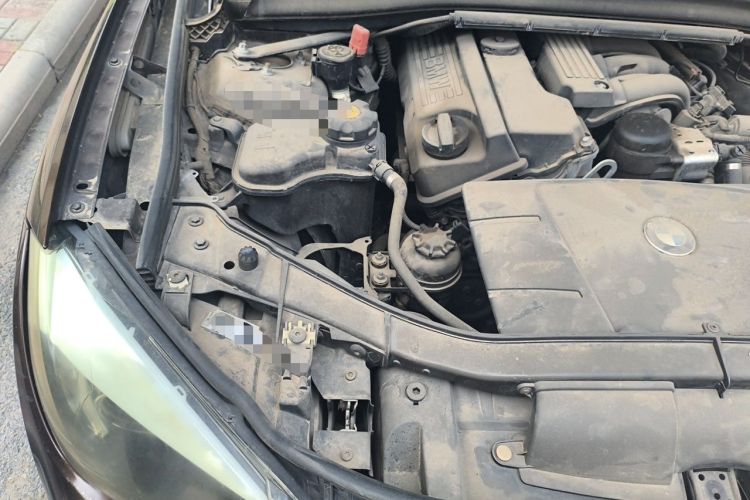 Used BMW X1 2012 sDrive18i Luxury Model Engine Bay Right