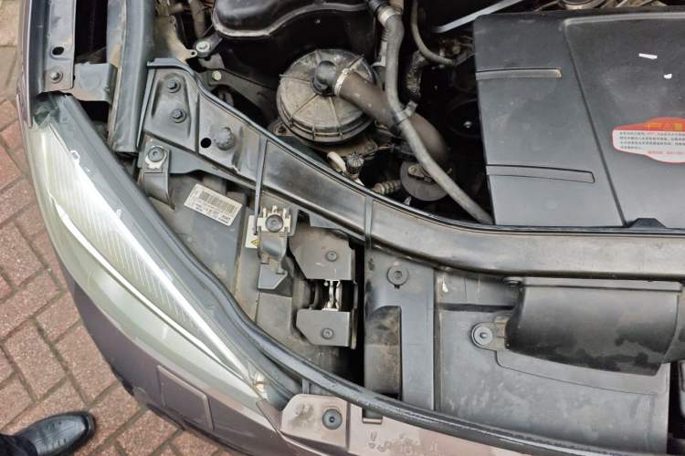 Used BMW X1 2012 sDrive18i Luxury Edition Engine Bay Right