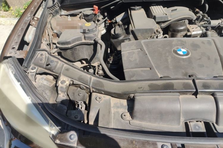 Used BMW X1 2012 sDrive18i Fashion Model Engine Bay Right