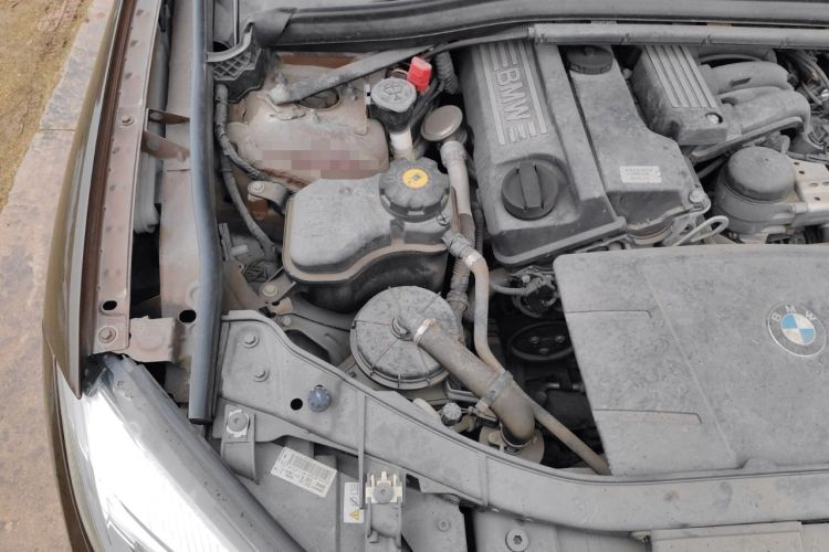 Used BMW X1 2012 sDrive18i Luxury Edition Engine Bay Right