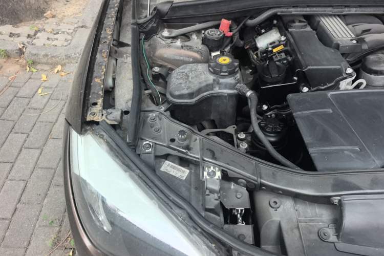 Used BMW X1 2012 sDrive18i Fashion Model Engine Bay Right