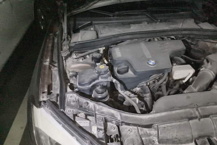 Used BMW X1 2012 xDrive20i Engine Bay Right