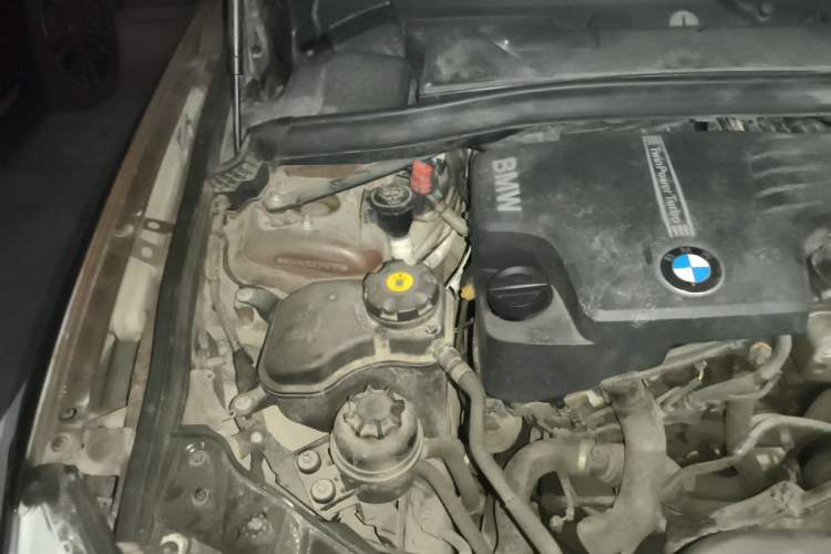 Used BMW X1 2012 xDrive20i Engine Bay Right