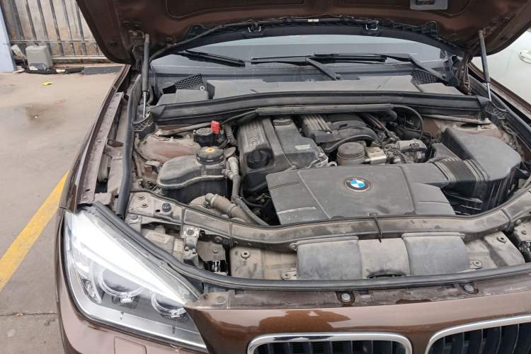 Used BMW X1 2012 sDrive18i Luxury Edition Engine Bay Right