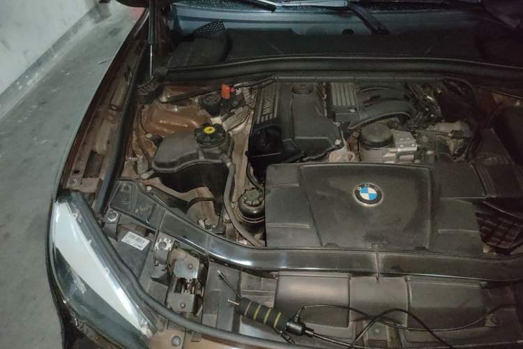 Used BMW X1 2012 sDrive18i Fashion Model Engine Bay Right