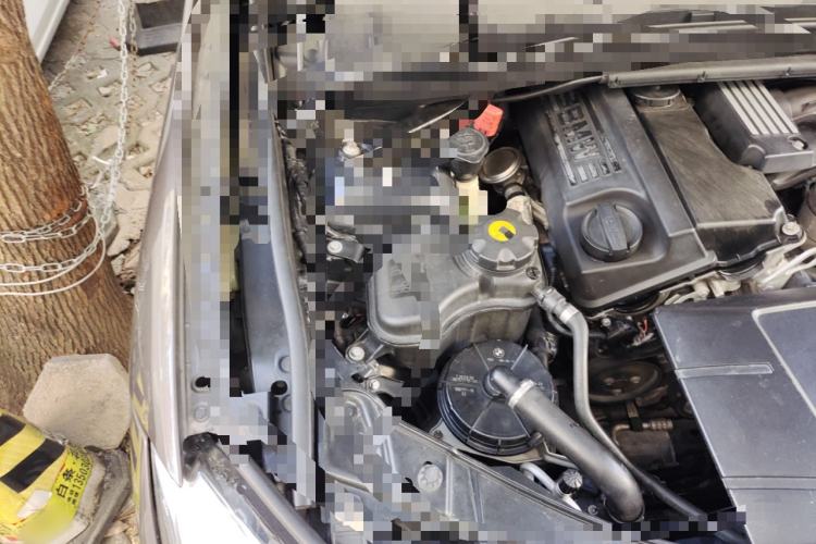 Used BMW X1 2012 sDrive18i Luxury Edition Engine Bay Right