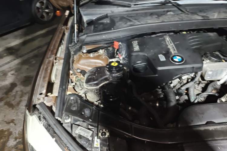 Used BMW X1 2012 xDrive20i Engine Bay Right