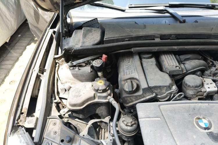 Used BMW X1 2012 sDrive18i Fashion Model Engine Bay Right