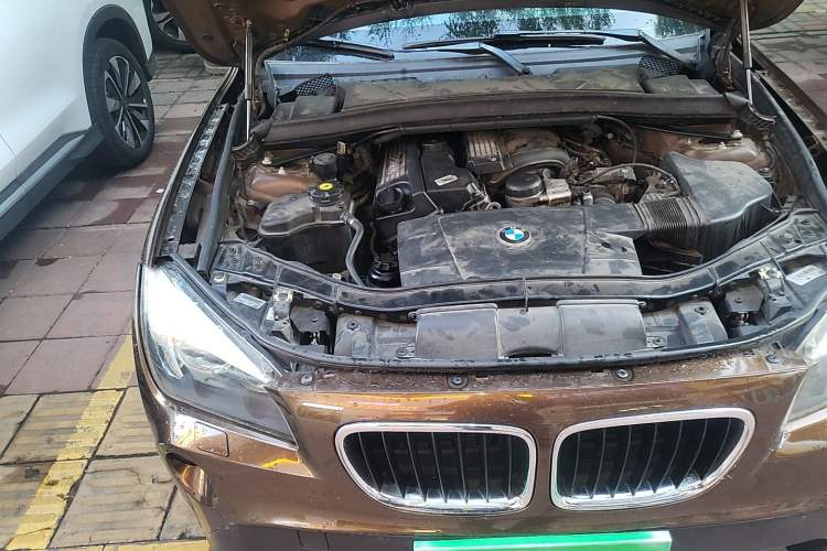 Used BMW X1 2012 sDrive18i Luxury Edition Engine Bay Right