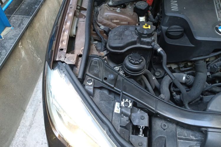 Used BMW X1 2012 xDrive28i Engine Bay Right