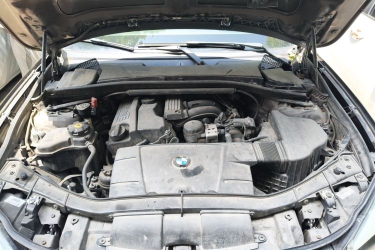 Used BMW X1 2012 sDrive18i Fashion Model Engine Bay