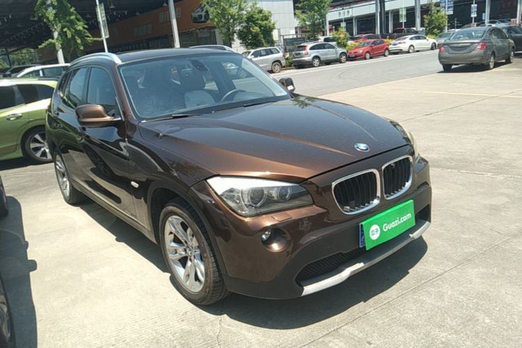 Used BMW X1 2012 xDrive20i Luxury Model Front Right 45 Deg